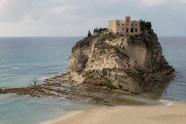 Regione Calabria eroga 123.300 euro per mettere in sicurezza lo scoglio di Tropea
