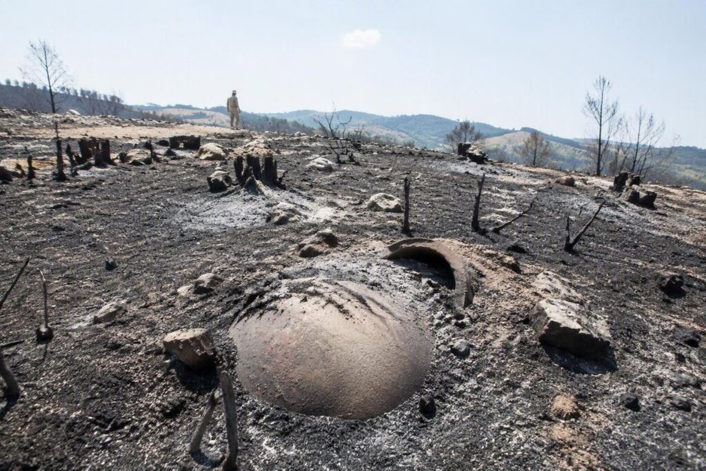 Scoperta archeologica a Girifalco: il frammento di un dolium romano tra le ceneri di un incendio