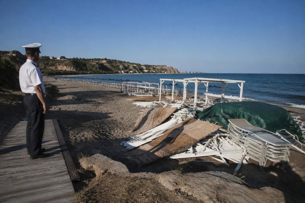 Sequestro di ombrelloni, lettini e pergola: controlli sul demanio