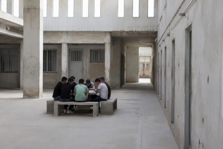 Dialogo tra generazioni nella prigione di Crotone