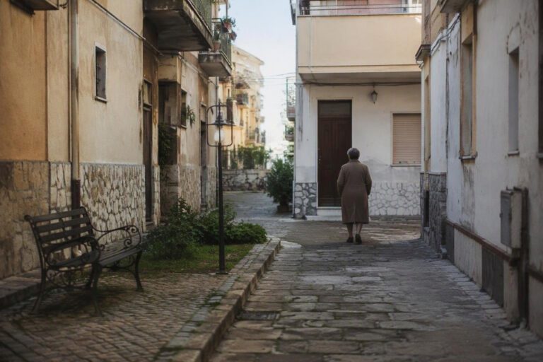 Stalking condominiale: ammonimento del Questore a donna di 85 anni