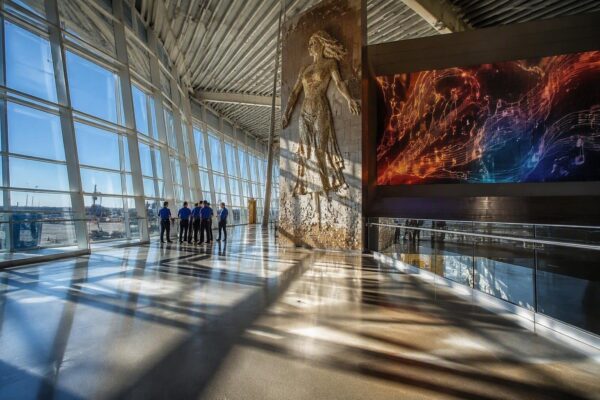 Country Music Association tribute and Nashville airport rename celebrate Dolly