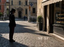 Estranei: la serie crime di Rai 2 su Correggio e le tensioni culturali