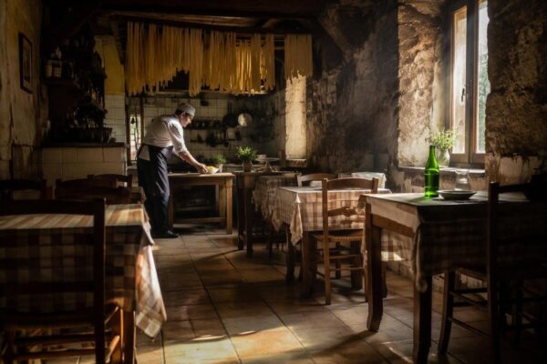Discovering genuine local restaurants without tourist traps
