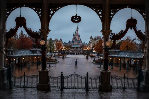 Disneyland Paris at full capacity, guests denied entry