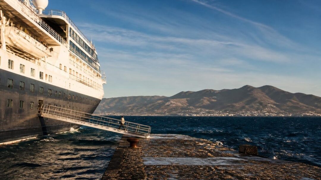 Explore US coastal and river cruises with expert travel planning