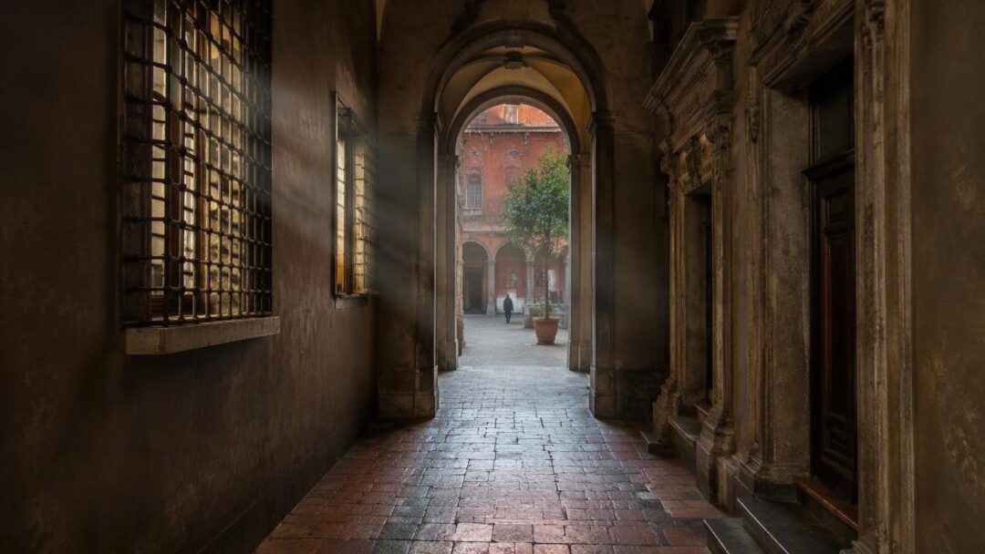 Bologna oltre le mete scontate: 10 luoghi segreti a piedi
