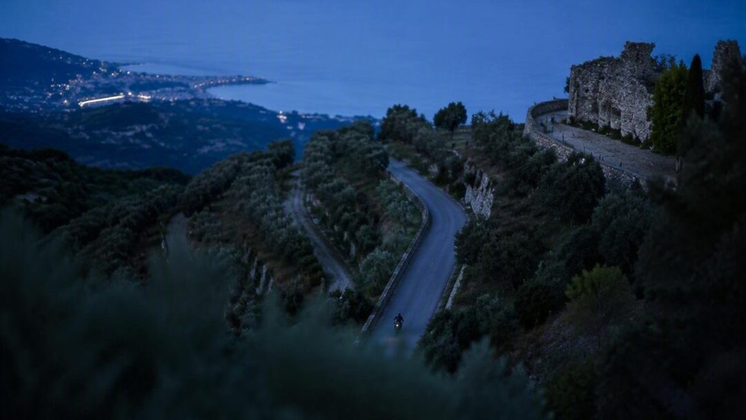 Colle di Nava in moto: itinerario tra panorami mozzafiato e borghi incantevoli