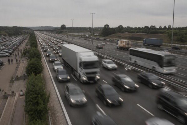 Viaggi di Ferragosto 2026: traffico e costi carburante, consigli per evitare code