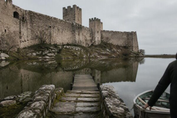 Fortezze panoramiche e borghi d’acqua in mezza giornata
