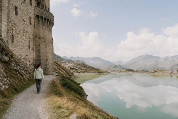 Scopri il castello aperto e i sentieri dei laghi a settembre