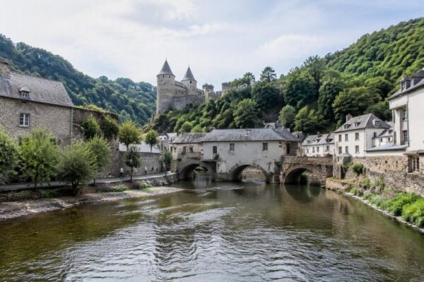 Scoprire Esch-sur-Sûre: storia, rovine e natura nel Lussemburgo