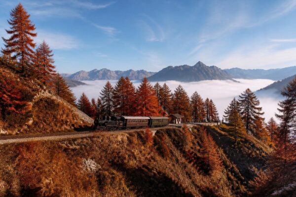 Scopri il percorso panoramico della Ferrovia Vigezzina-Centovalli in ottobre