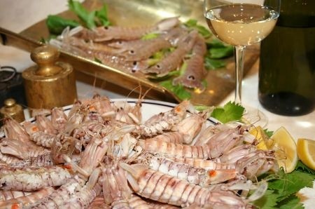 Ricetta Cannoncini Di Sogliola Con Code Di Cicala Di Mare E Conchiglie – Pesce