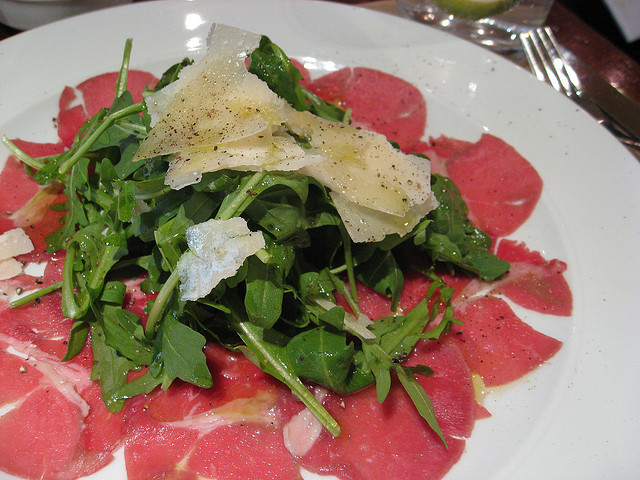 Ricetta Carpaccio Caldo Alla Rucola – Carne