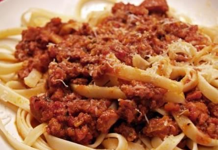 Ricetta Maccheroncini Verdi Con Ragù Di Carne – Primo
