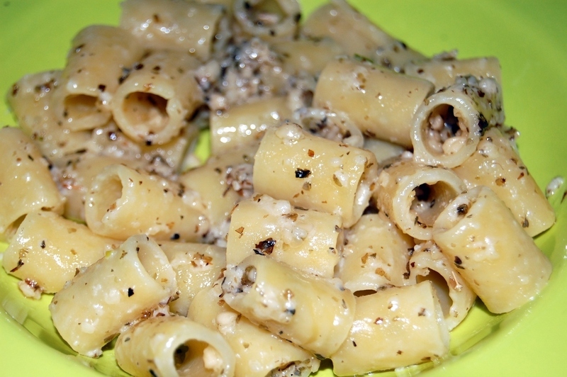 Ricetta Archetti Di Coniglio Con Salsa Bicolore Ai Pinoli E Taggiasche – Carne