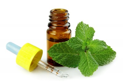 Gargarismi alla menta piperita per gola