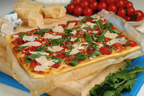 Ricetta Focaccia Col Formaggio, Rucola E Pomodori – Antipasto