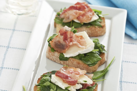 Ricetta Bruschetta Con Spinaci Crudi, Bacon E Brie – Antipasto