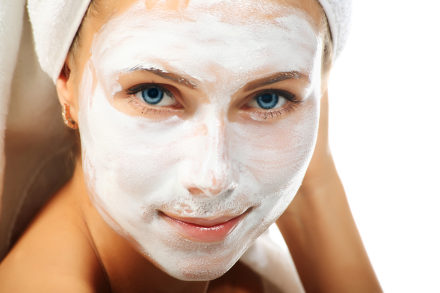 Maschera viso di fragole e sambuco