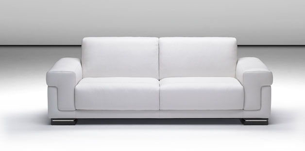 la pulizia dei divani in pelle N1