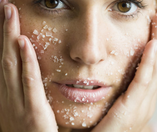 Ricetta scrub fai da te zucchero e latte detergente