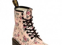 stivaletti rosa cipria con stampa vintage a fiori