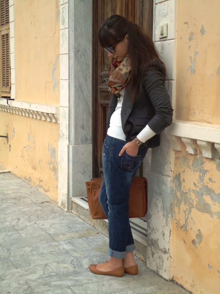 Come abbinare mocassini marroni a jeans skinny
