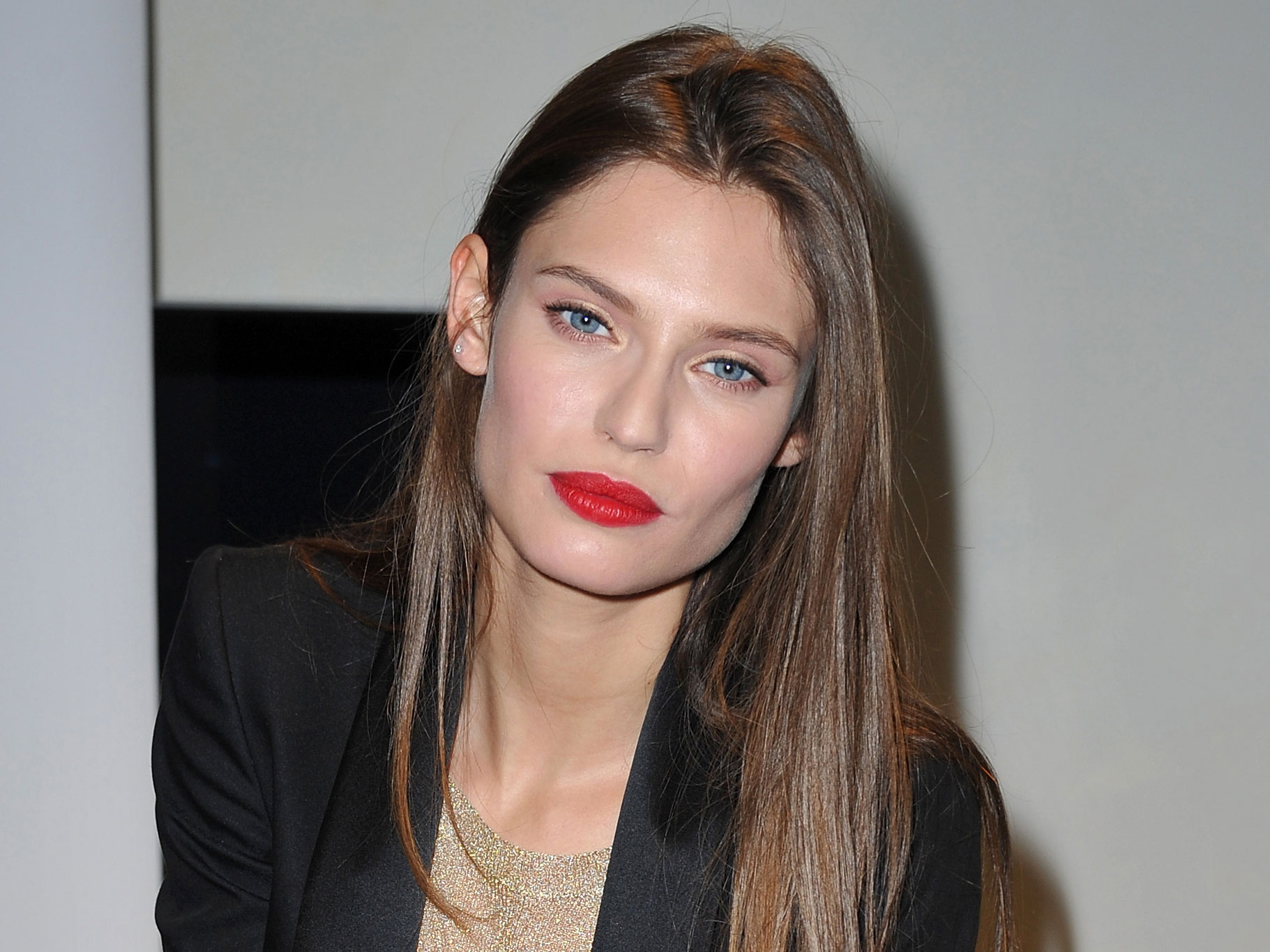 Look jeans maglietta Bianca Balti incinta