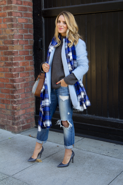 Come abbinare un cappotto azzurro