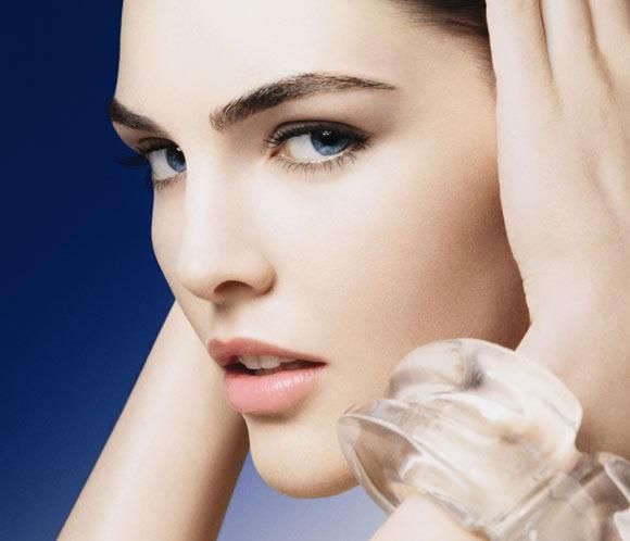 Sopracciglia occhi vicini distanti