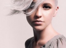 capelli corti grigio rosa