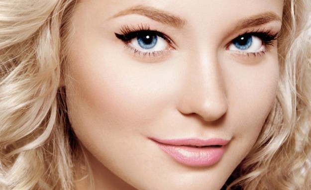 sopracciglia naturali con parte finale arcuata