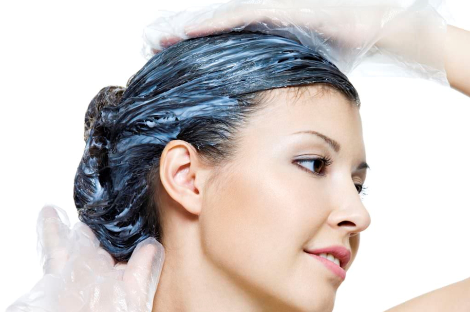 Come tingere i capelli in modo naturale a casa