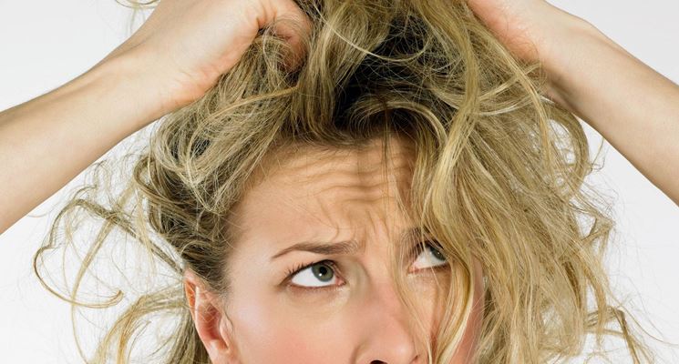 Come trattare capelli grassi e sottili