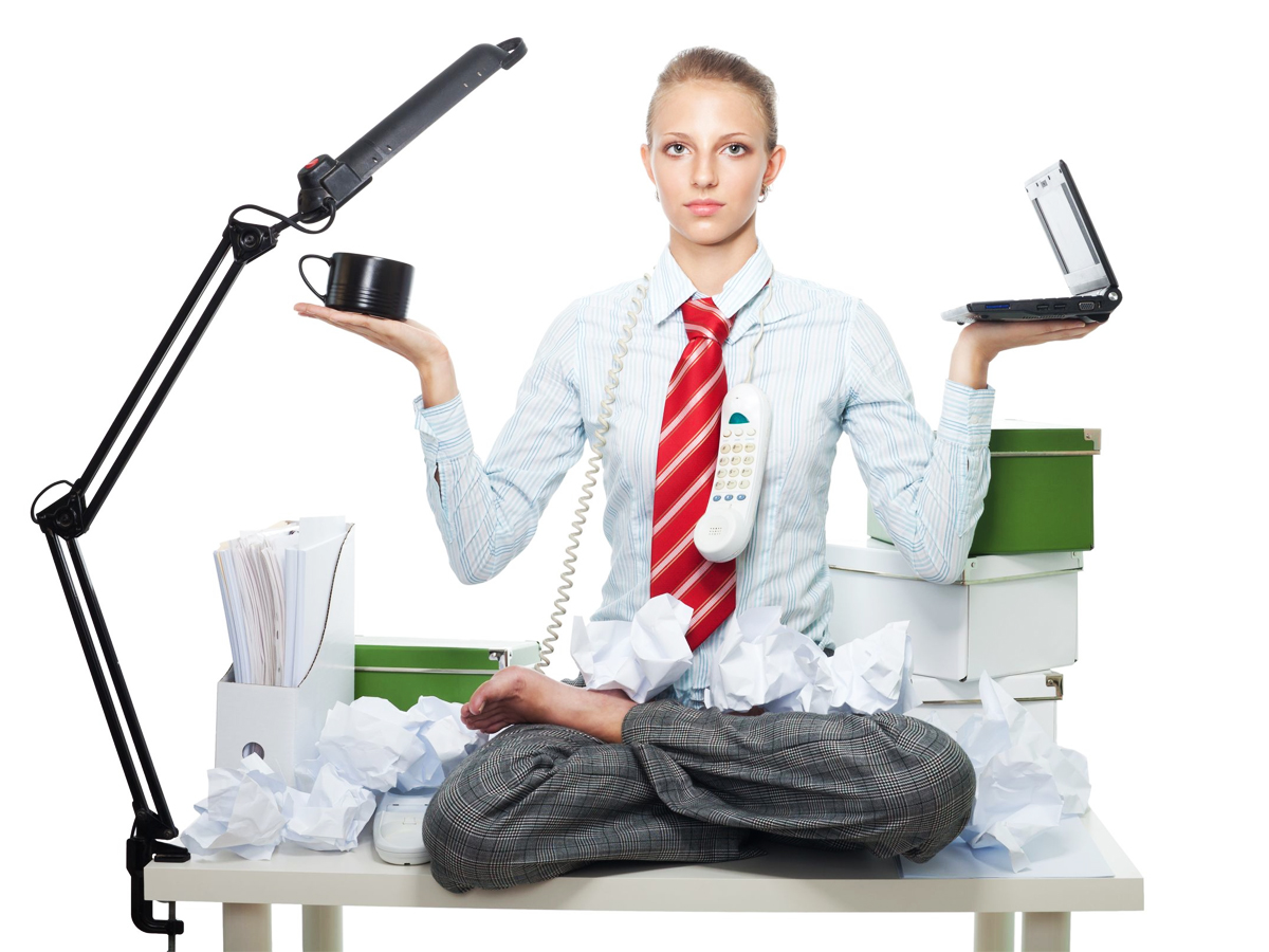 5 esercizi yoga fa fare in ufficio