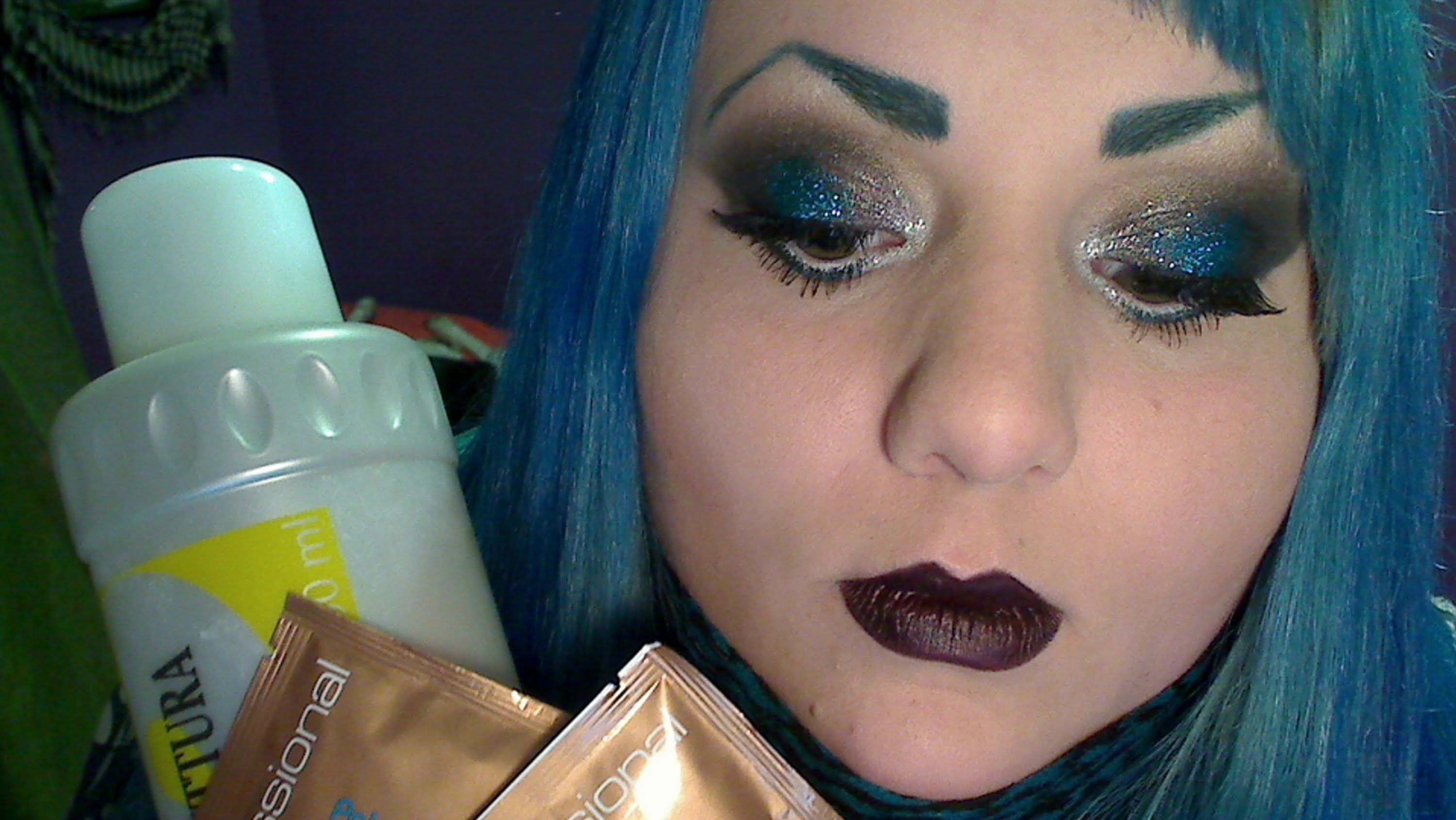 Come tingere capelli azzurri in casa