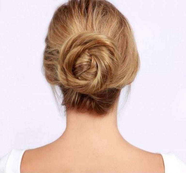 Acconciature 18 anni con chignon
