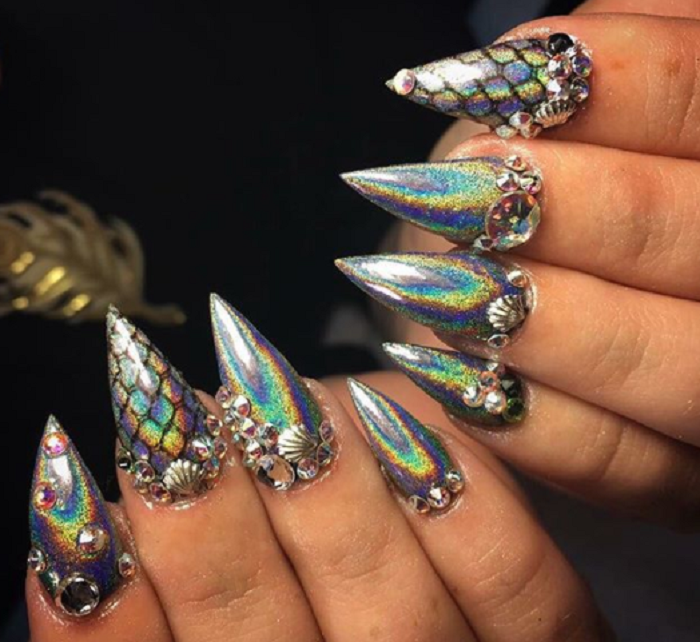 Nail art con insetti morti