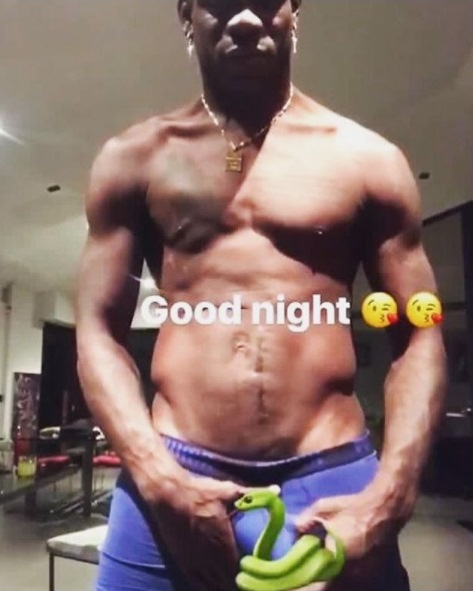 Balotelli e il suo serpente