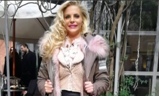 Francesca Cipriani mentre gira il video per i social