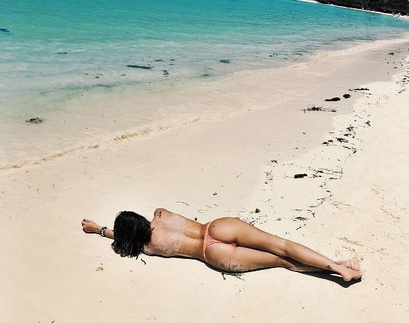 Dice che si metter&agrave; a nudo, ma pare che l'abbia gi&agrave; fatto in passato