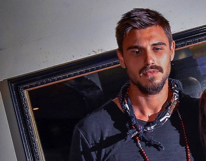 Francesco Monte, che ha limitato moltissimo la sua presenza sui social, ha mantenuto un look "selvaggio" anche dopo l'Isola.