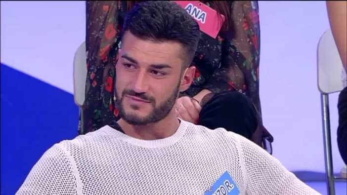 Bacio tra sara e luigi