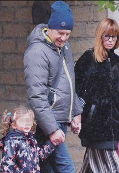 Fabrizio Frizzi con Carlotta Mantovan e la loro bambina Stella