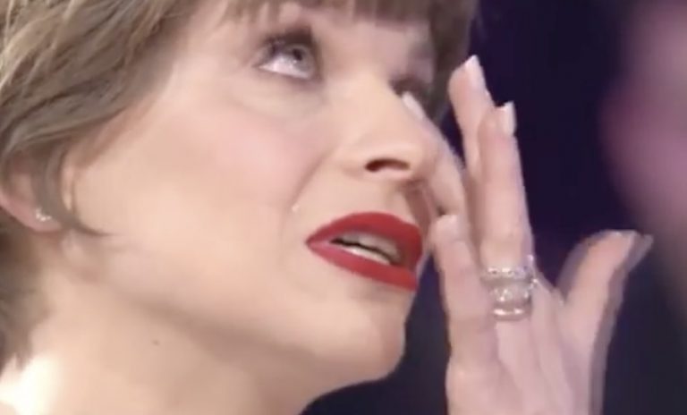 alessandra amoroso piange buddy