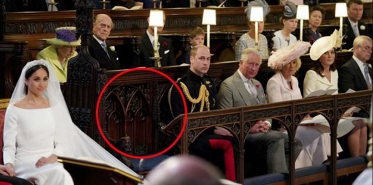 posto vuoto davanti alla regina