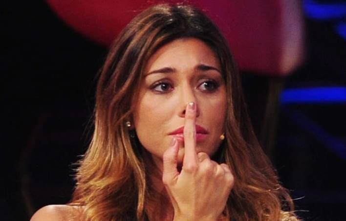 Belen Rodriguez in autostrada