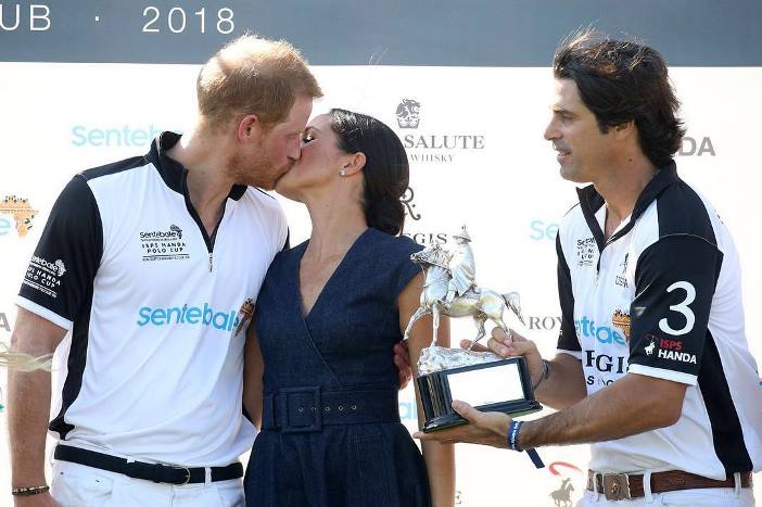 Meghan e Harry bacio